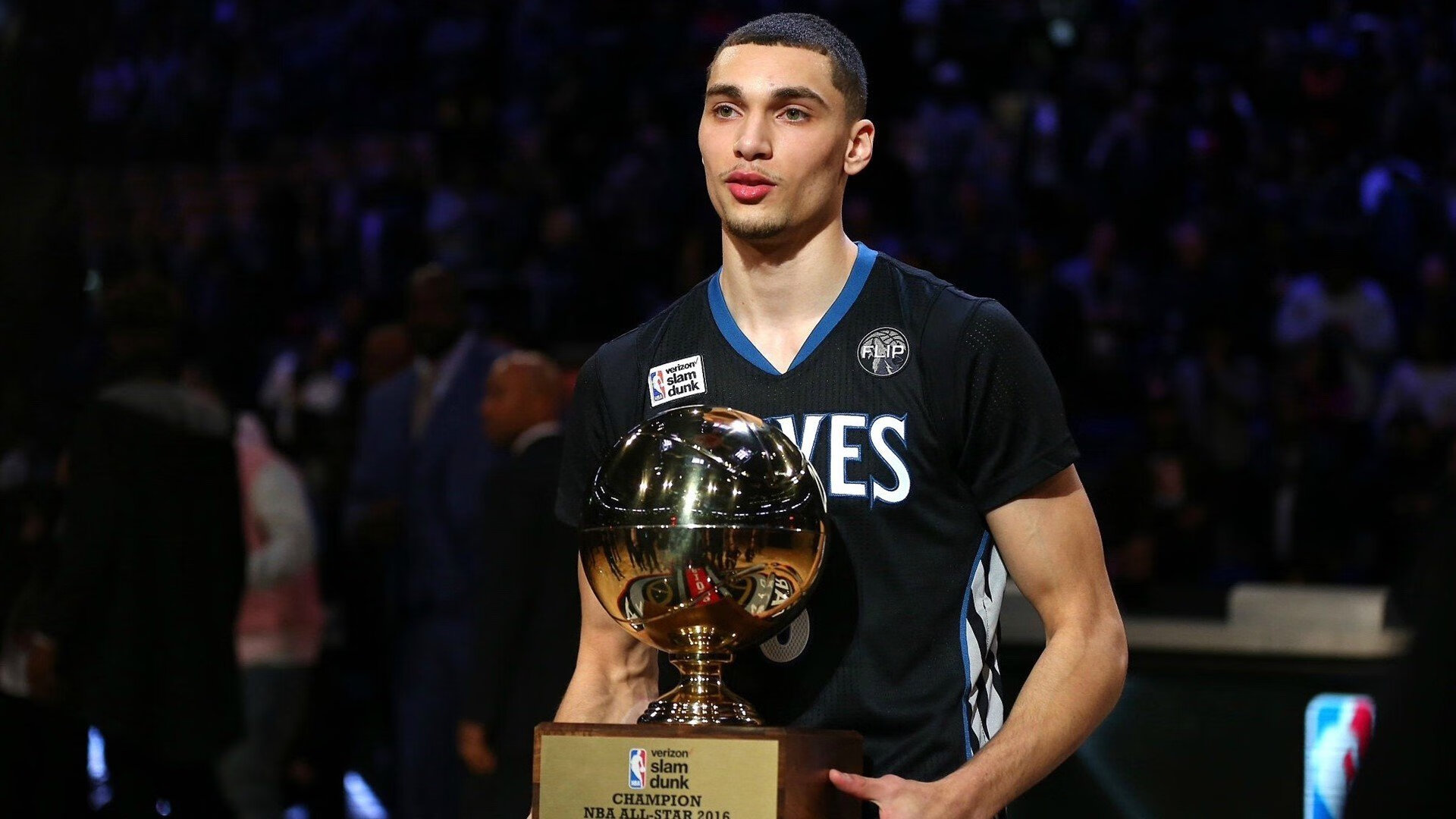 开云体育移动版-_雄鹿字母哥再度三双，带队取胜_，雄鹿字母哥打什么位置